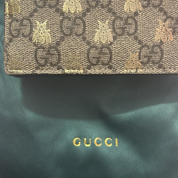 GUCCI SUPREME MONOGRAM WALLET WITH BEE DESIGN EUC - Picture 12 of 13